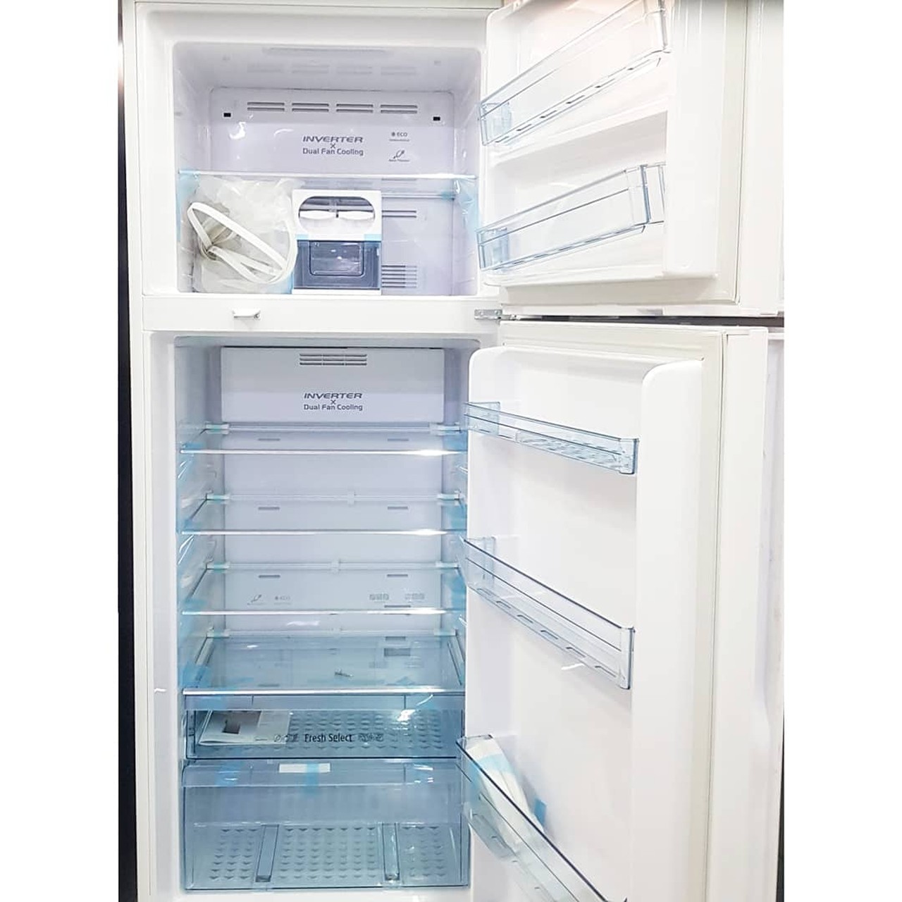 Холодильник двухкамерный Hitachi 450 литров белый