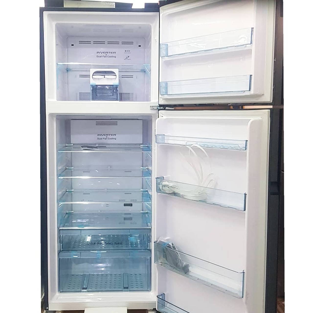 Холодильник двухкамерный Hitachi 450 литров черный
