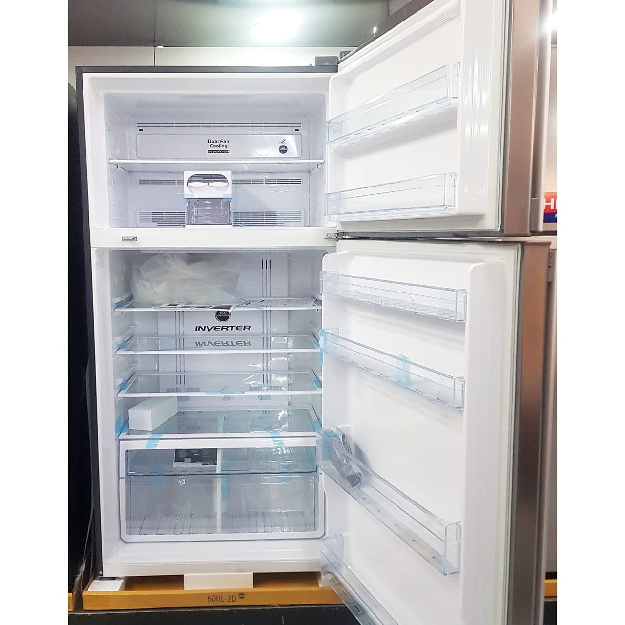 Холодильникх двухкамерный Hitachi 550 литров металлик