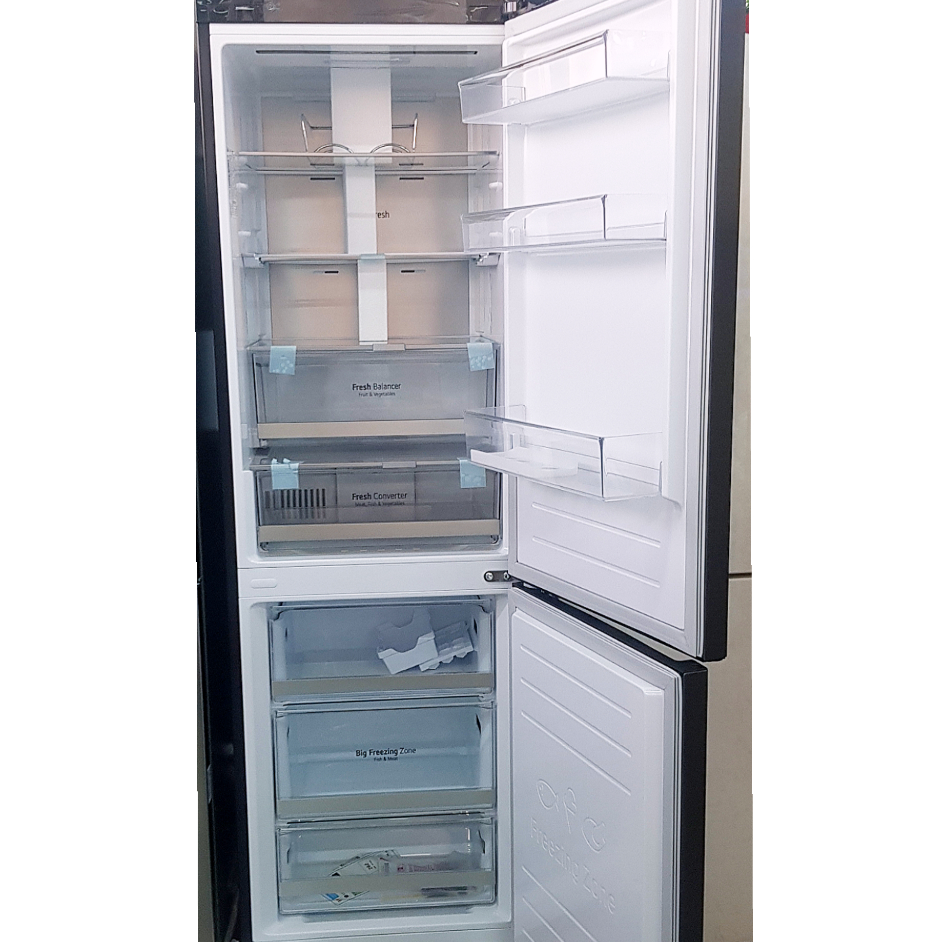 Холодильник двухкамерный LG 341 литр черный