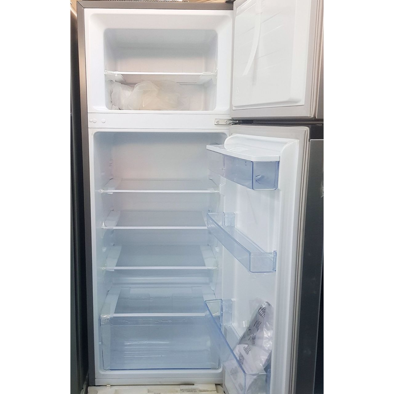 Холодильник двухкамерый Hisense 205 литров