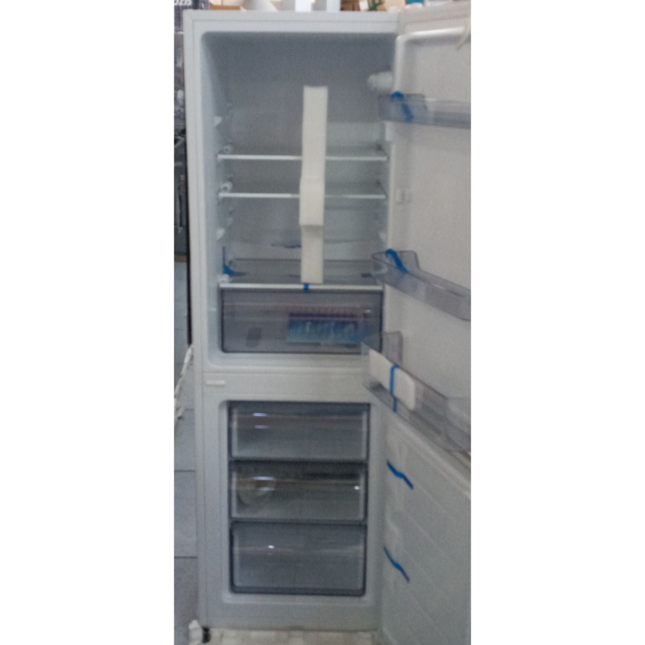 Холодильник двухкамерный Avest 216 литров