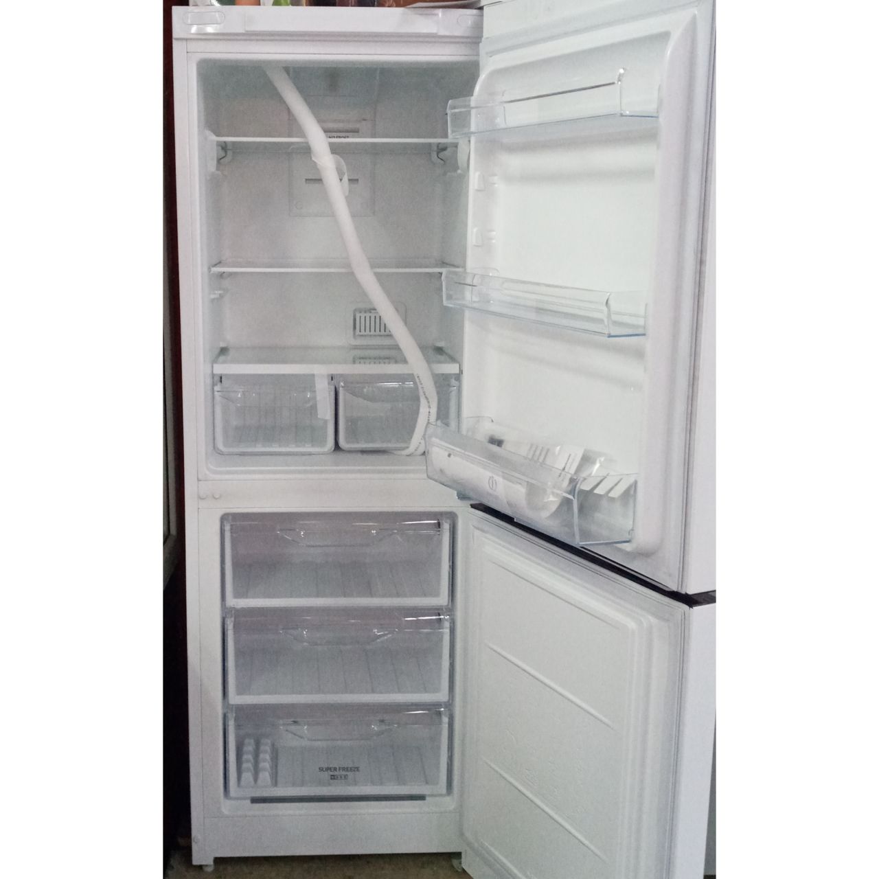 Холодильник двухкамерный Indesit 256 литров