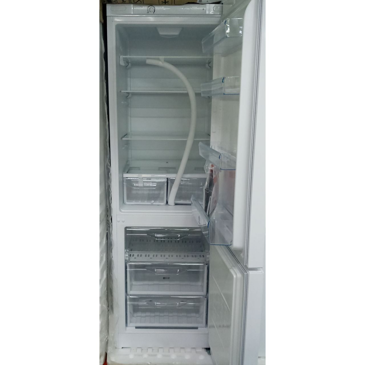 Холодильник двухкамерный Indesit 320 литров