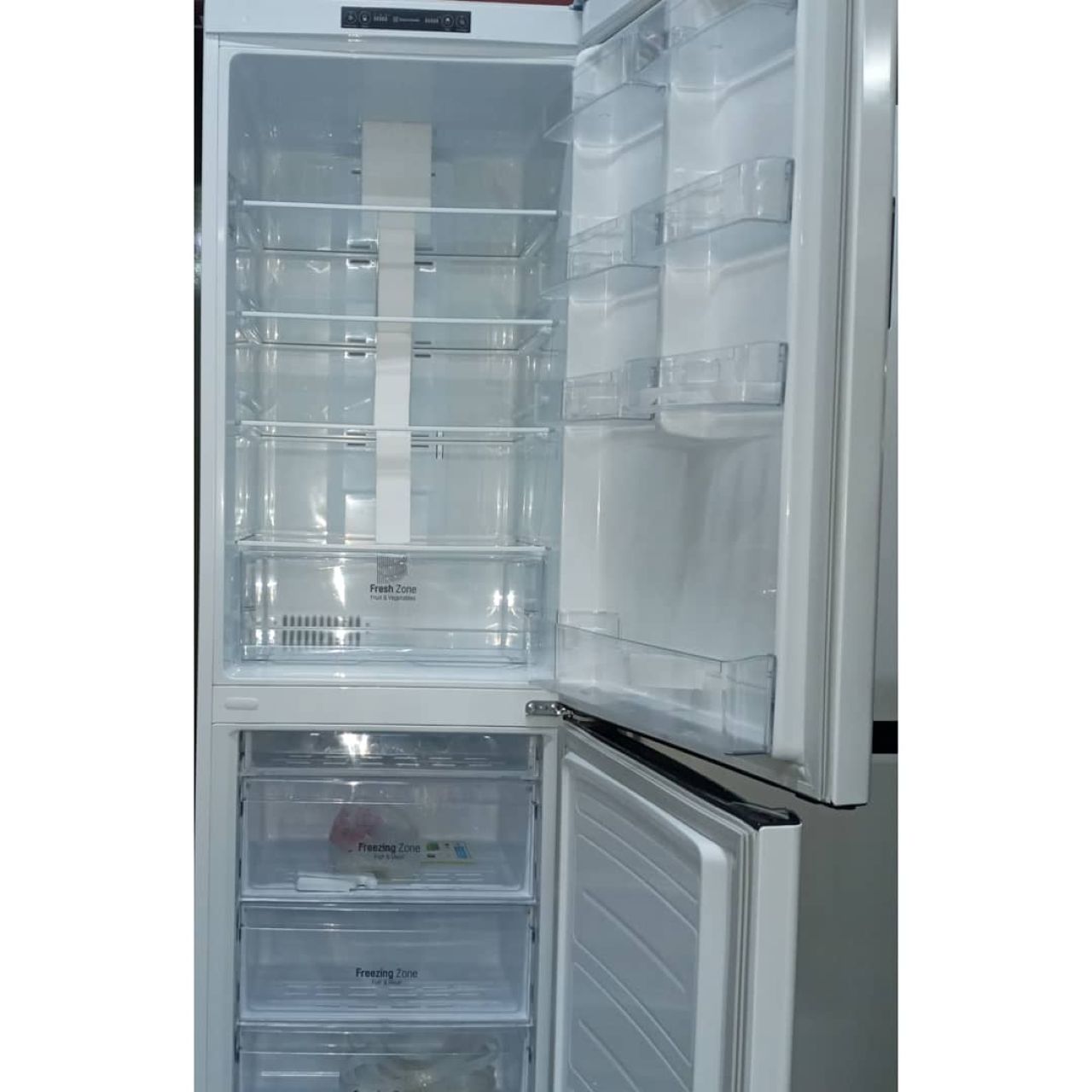 Двухкамерный холодильник LG 303 литра