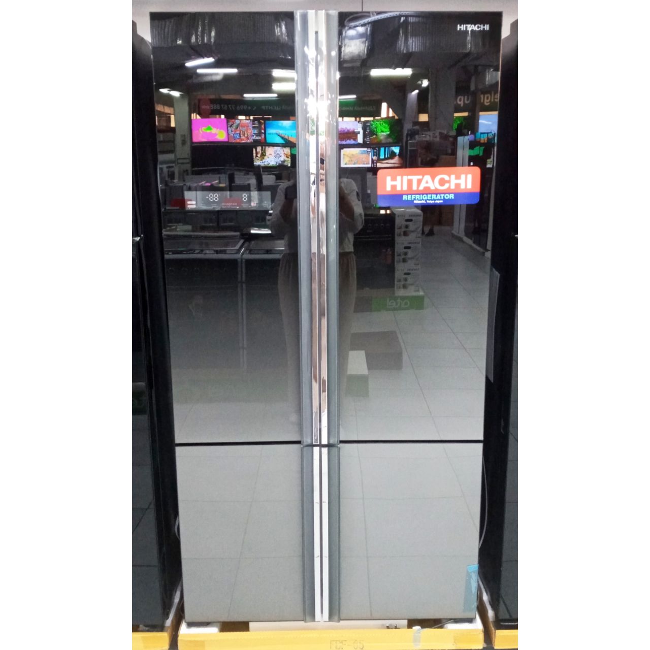 Холодильник двухкамерный Hitachi 650 литров