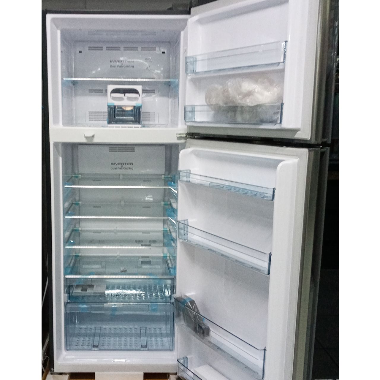 Холодильник двухкамерный Hitachi 450 литров