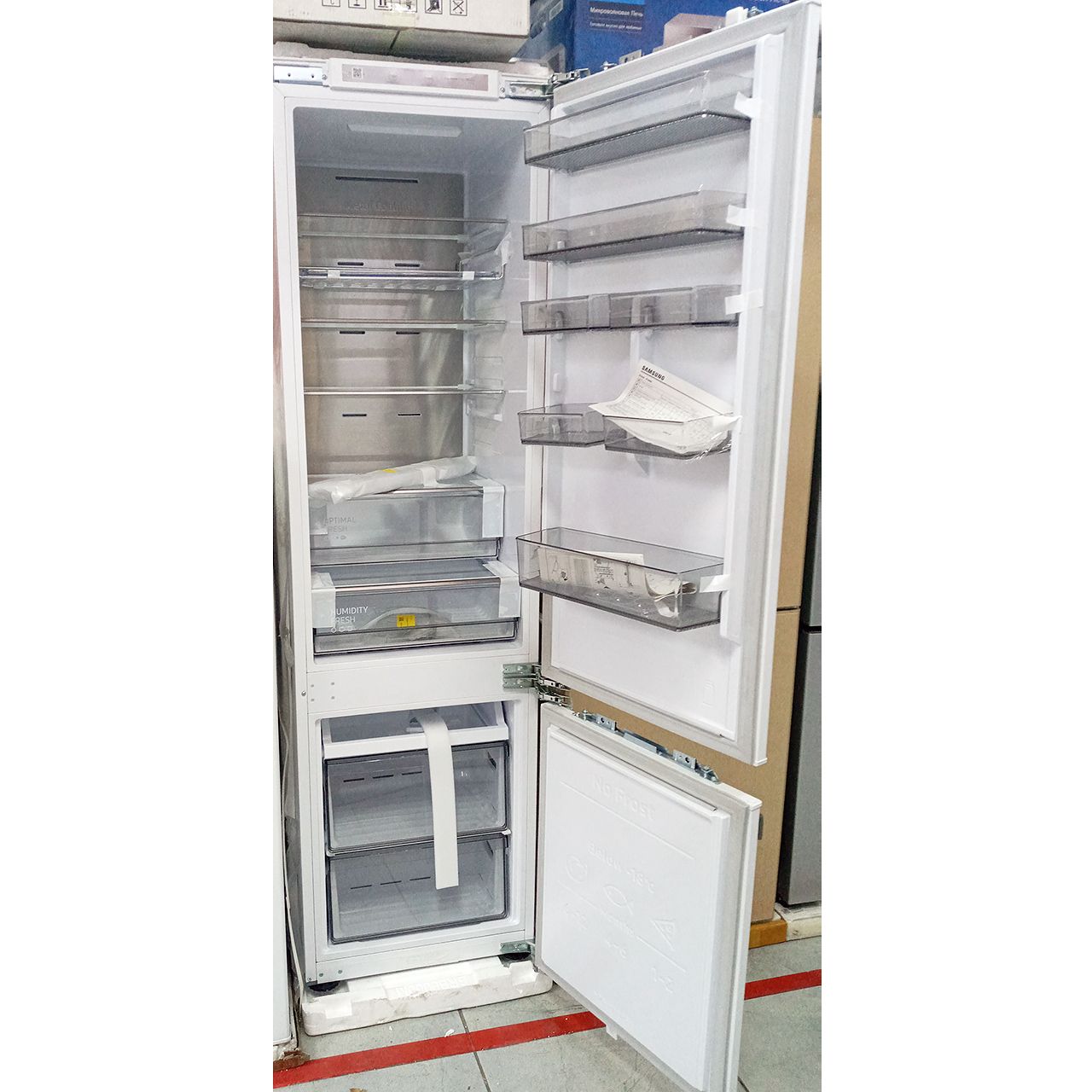 Встраиваемый двухкамерный холодильник Samsung 294 литра