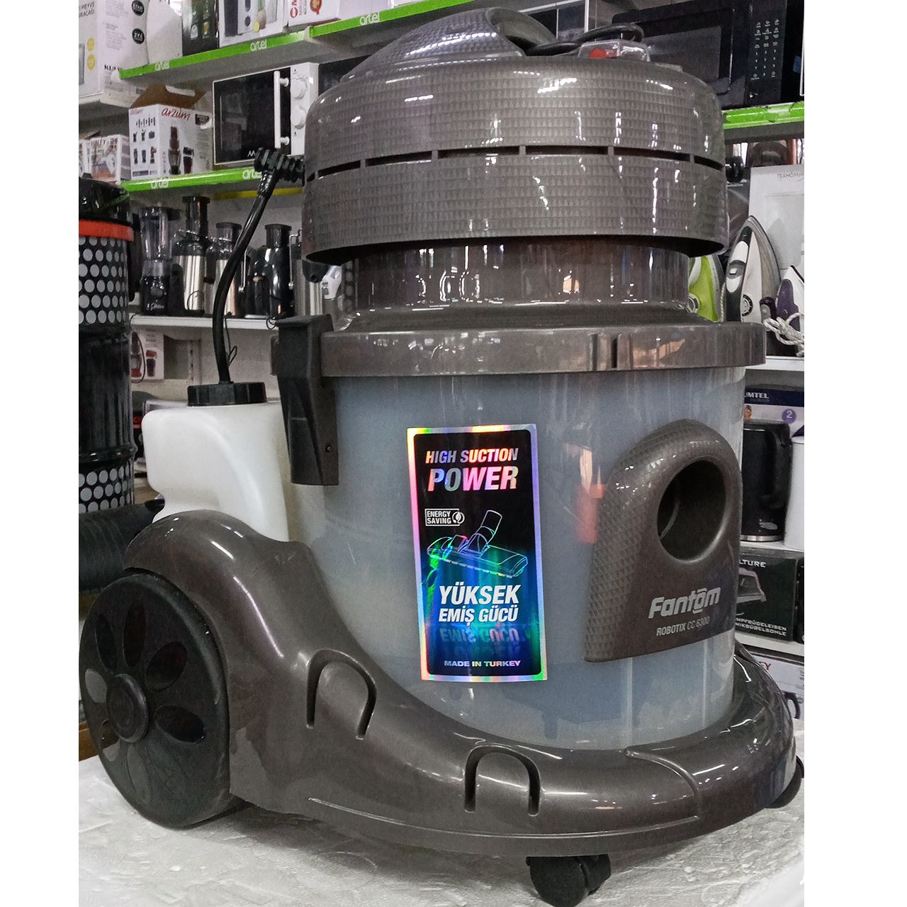 Пылесос Fantom RoboTix мощностью 2800 Вт