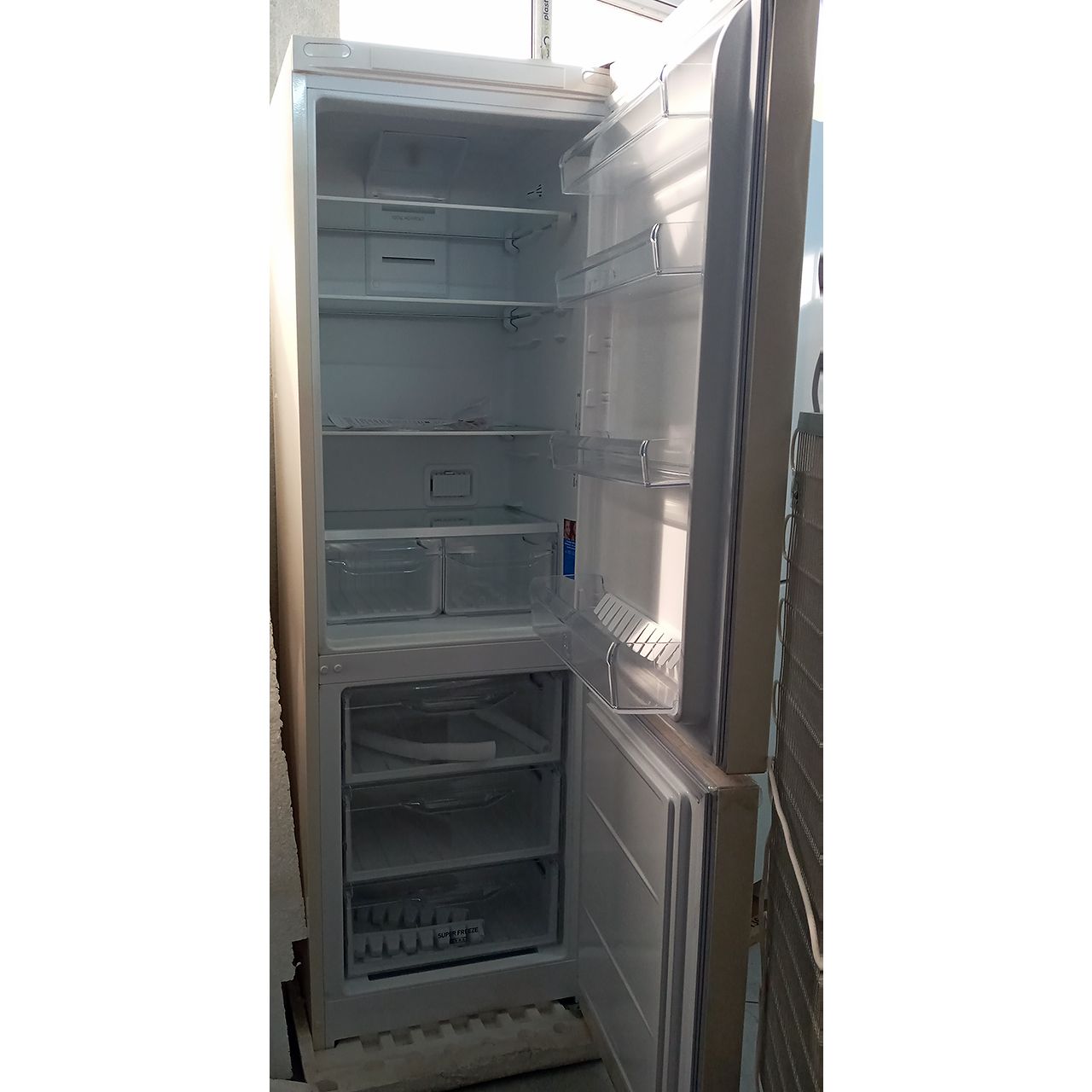 Холодильник двухкамерный Indesit 333 литра