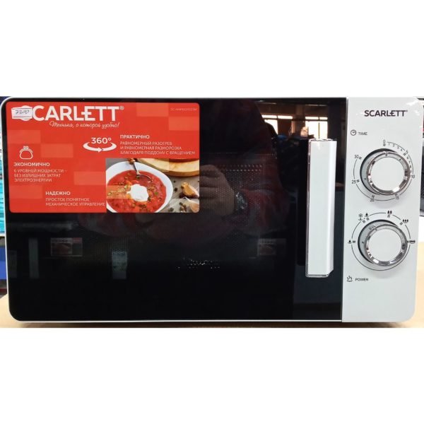 Микроволновка Scarlett мощностью 700 Вт