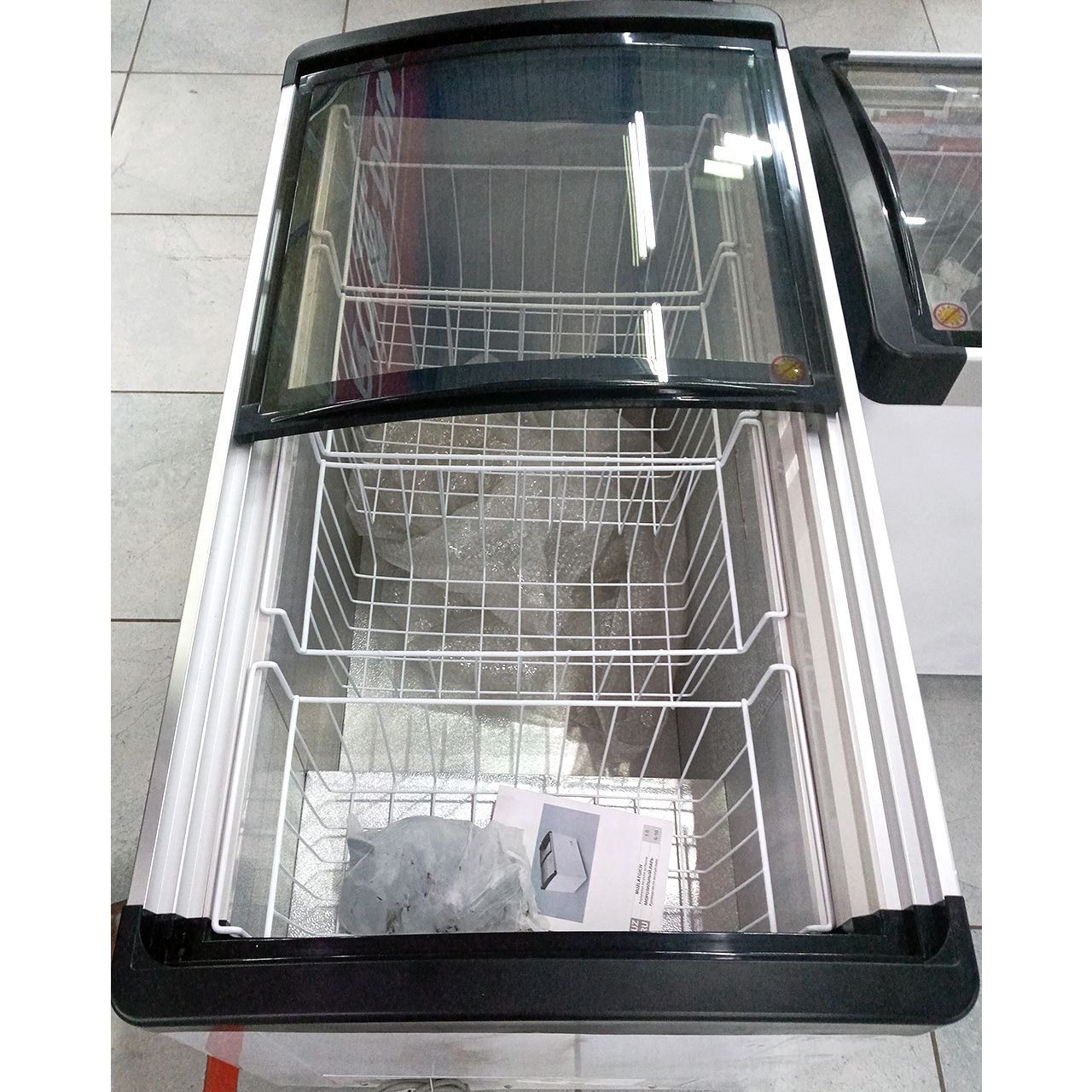 Морозильник витринный Kleo 399 литров