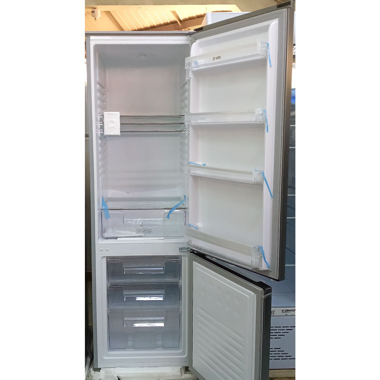 Холодильник двухкамерный VOX 263 литра