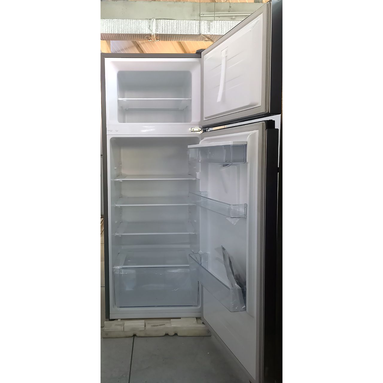 Холодильник двухкамерный Hisense 204 литра