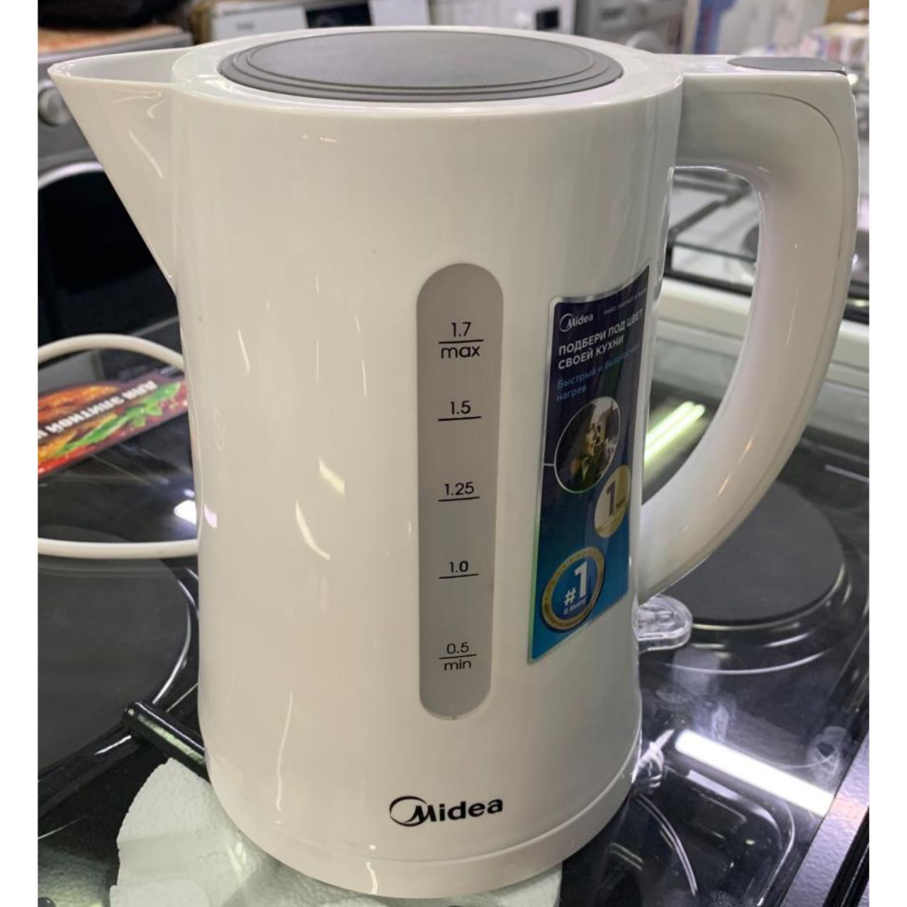Электрический чайник Midea объемом 1.7 литра