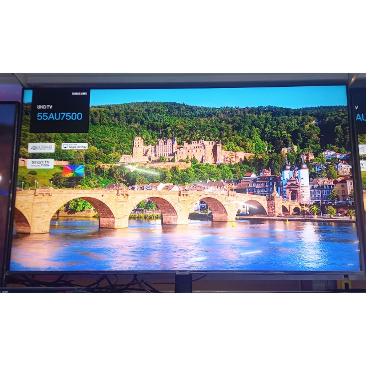 Телевизор Samsung 4K UHD 140 см