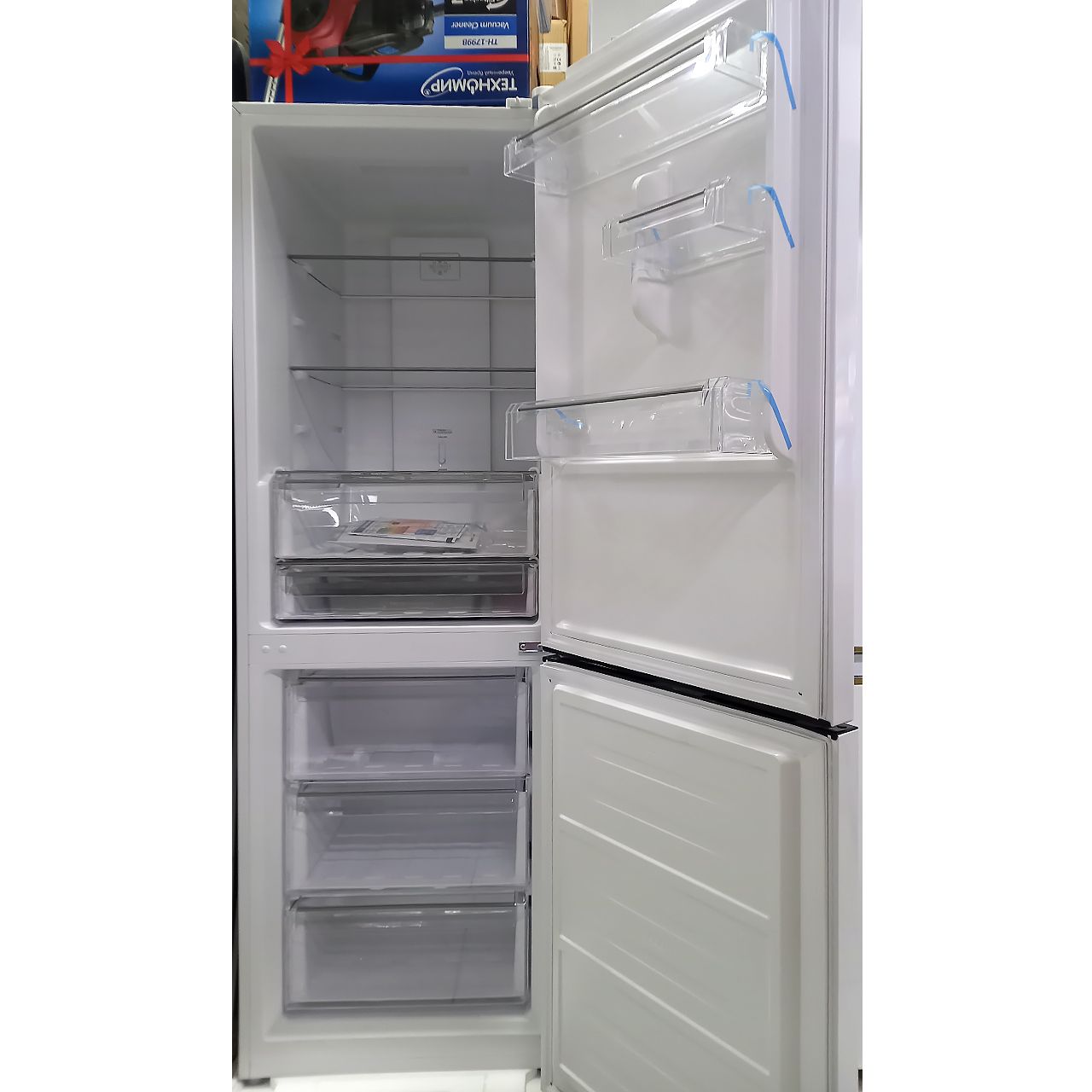 Холодильник двухкамерный Snowcap 315 литров
