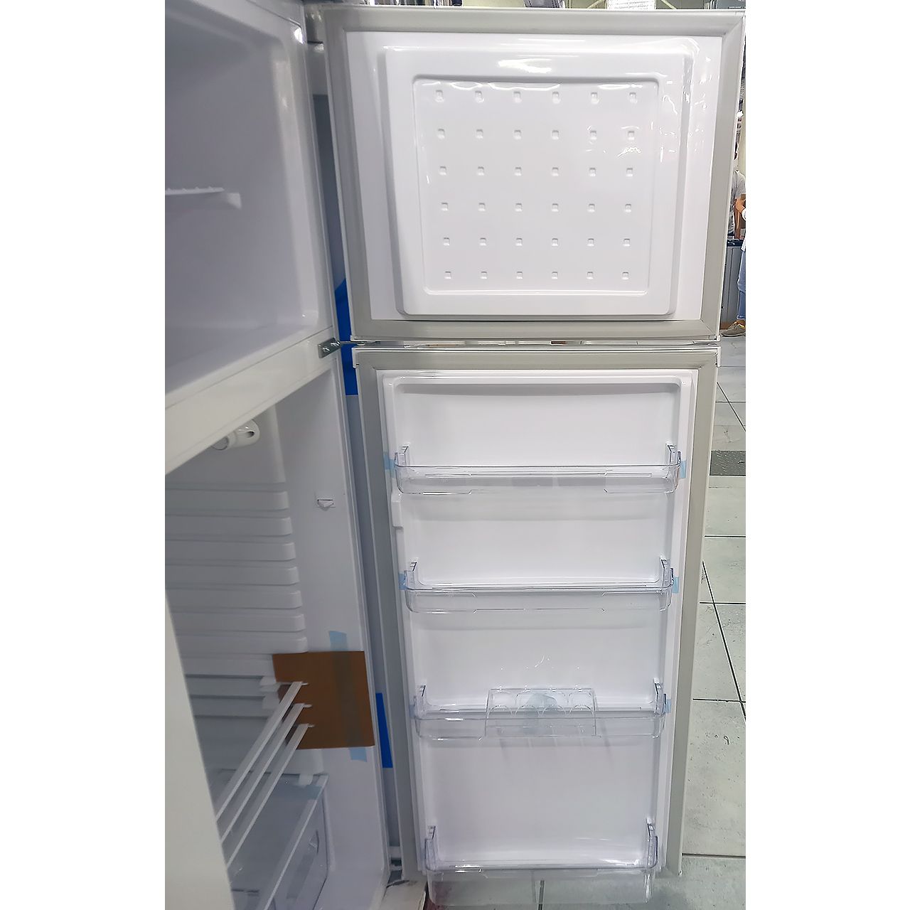 Холодильник двухкамерный Vesta на 242 литра
