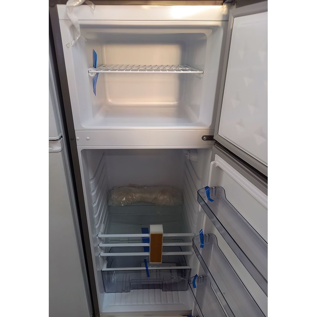 Холодильник двухкамерный Avest 230 литров