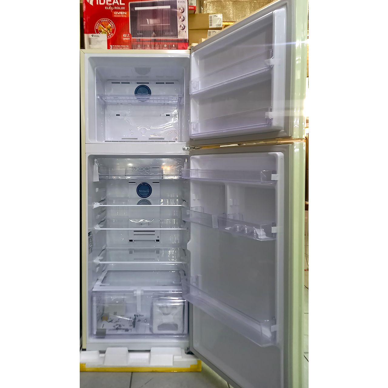 Холодильник двухкамерный Samsung 384 литра