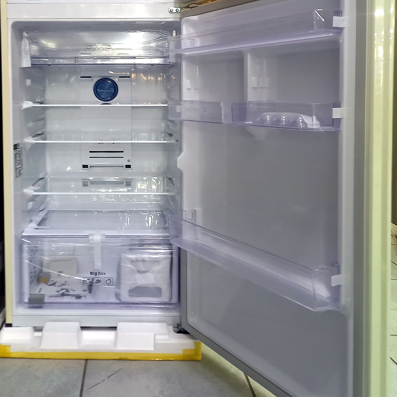 Холодильник двухкамерный Samsung 384 литра