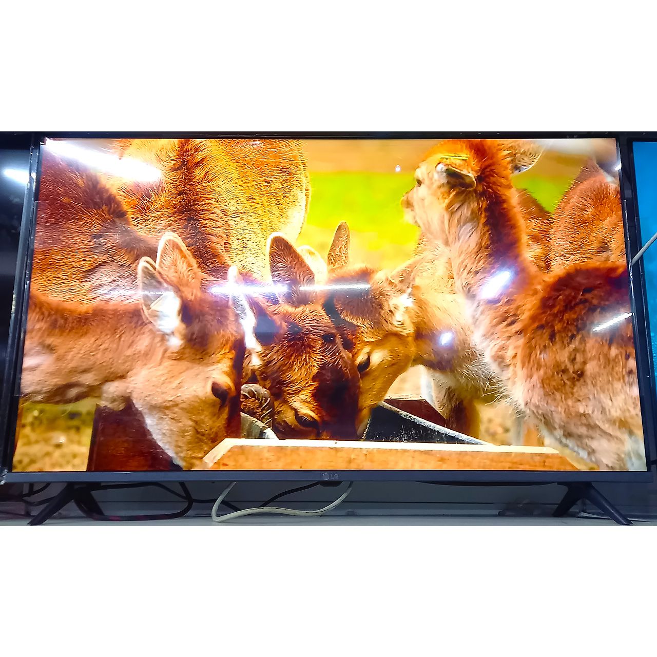 Телевизор LG FullHD 110 см