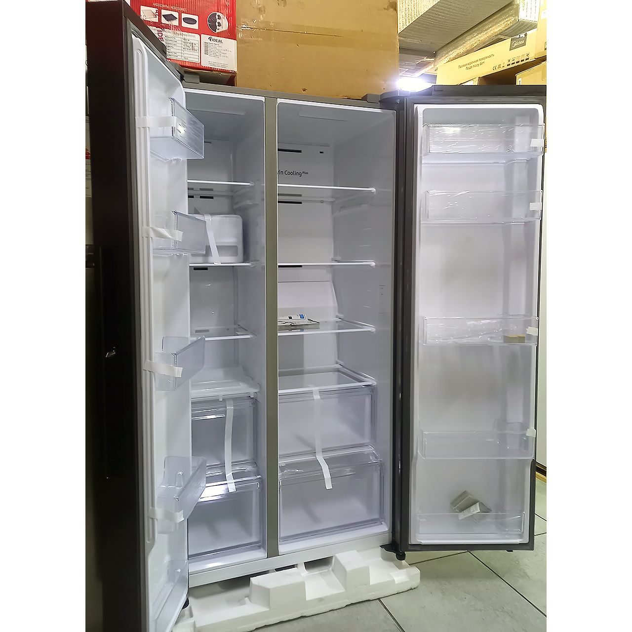 Холодильник side-by-side Samsung 641 литр