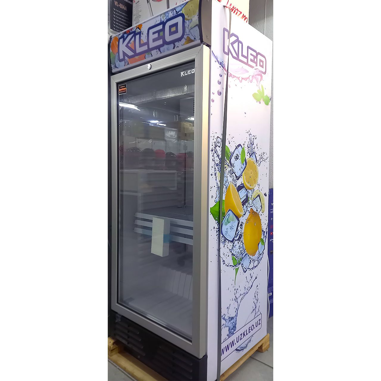 Витринный холодильник KLEO 330 литров