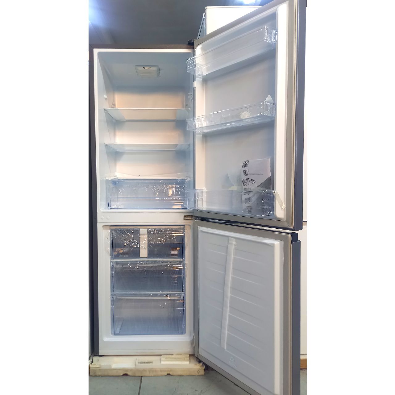 Холодильник двухкамерный Hisense 225 литров