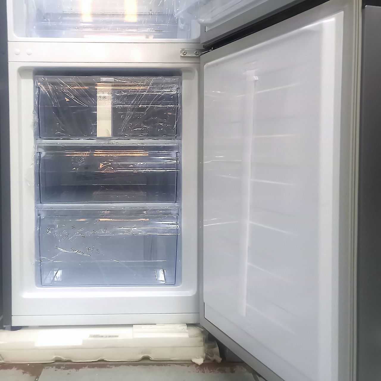 Холодильник двухкамерный Hisense 262 литра