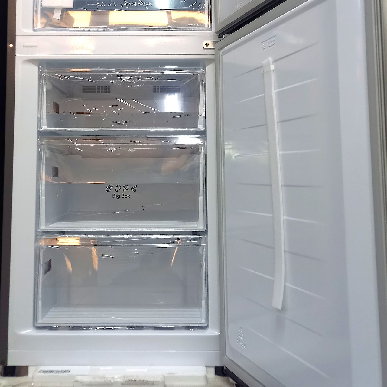 Холодильник двухкамерный Hisense 300 литров