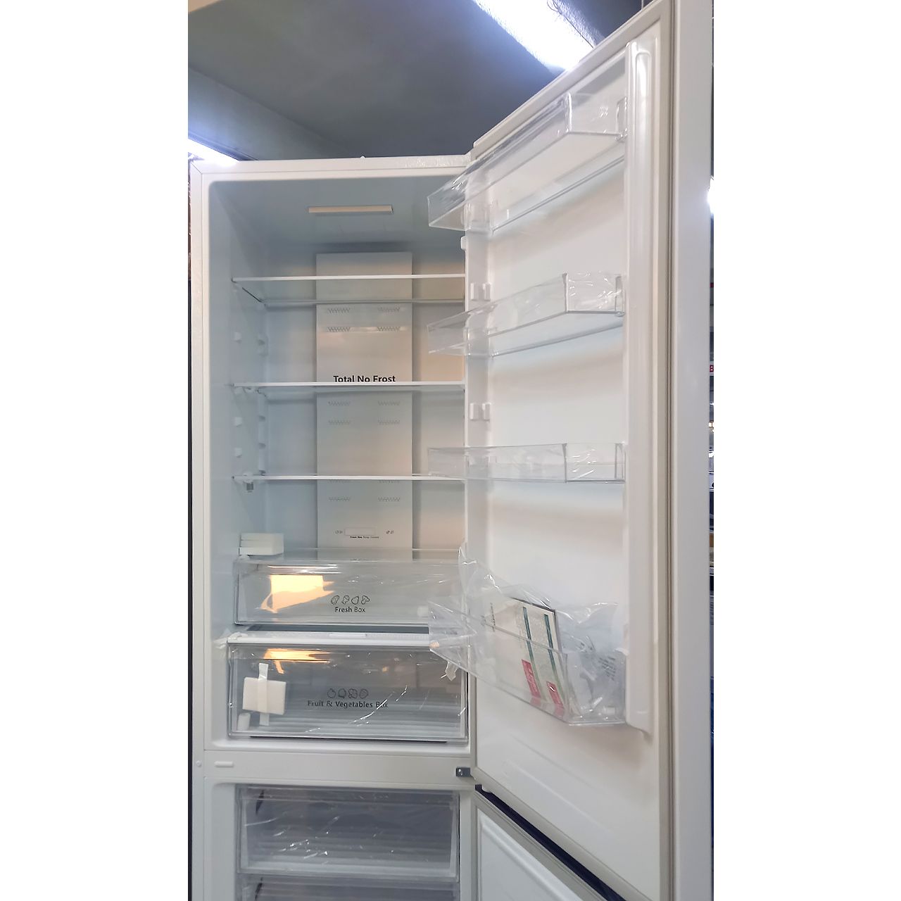Холодильник двухкамерный Hisense 324 литра