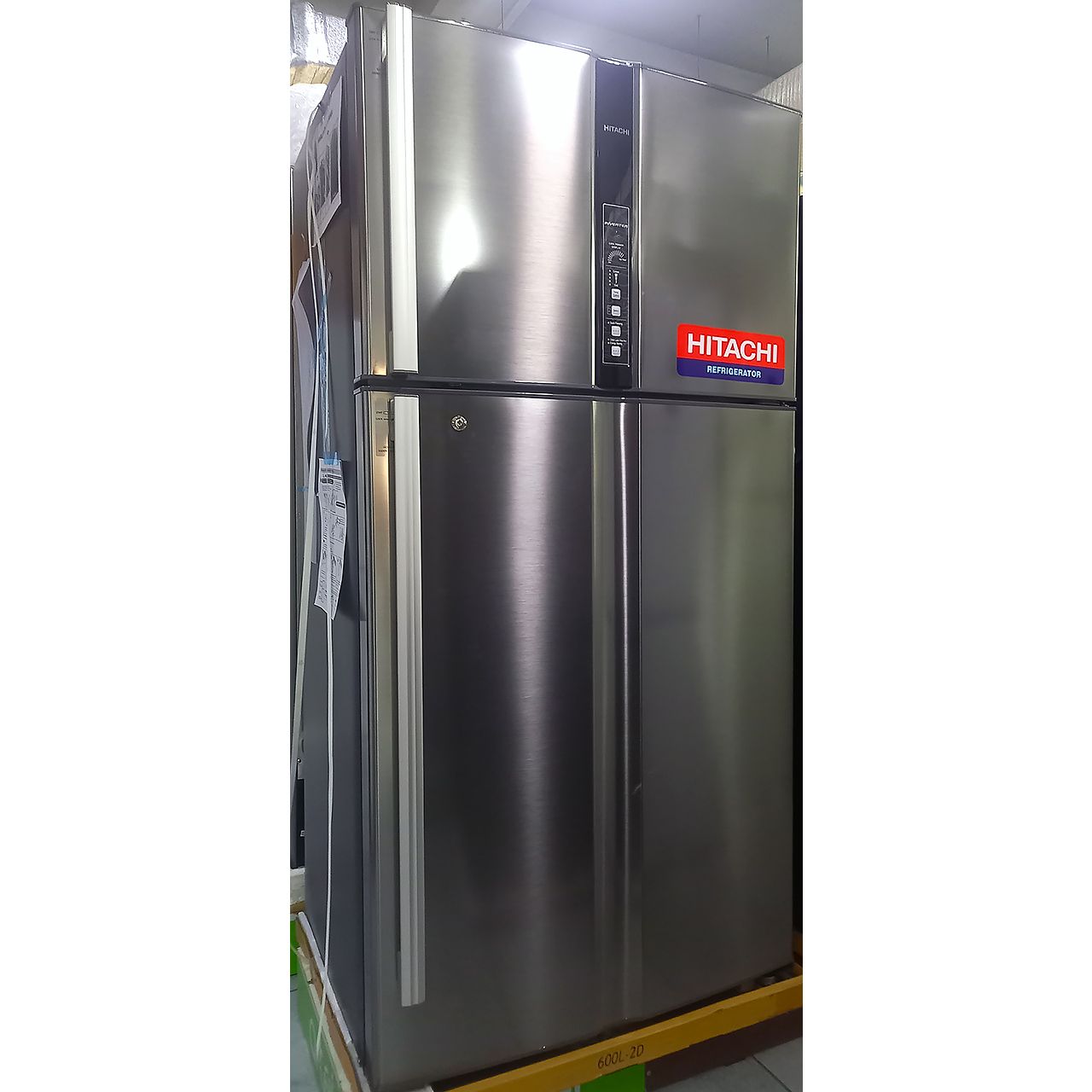 Холодильник двухкамерный Hitachi 600 литров