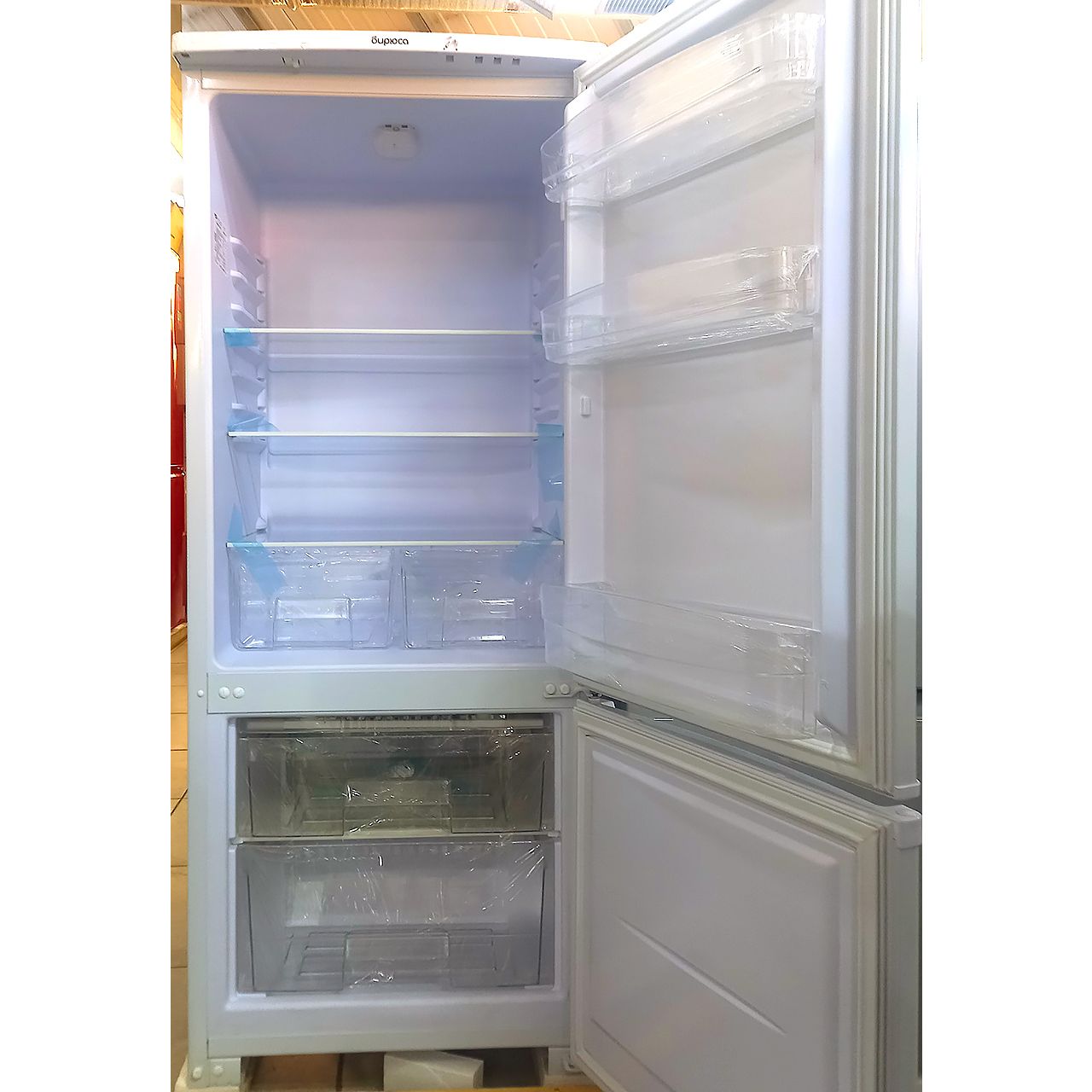 Холодильник двухкамерный Бирюса 205 литров