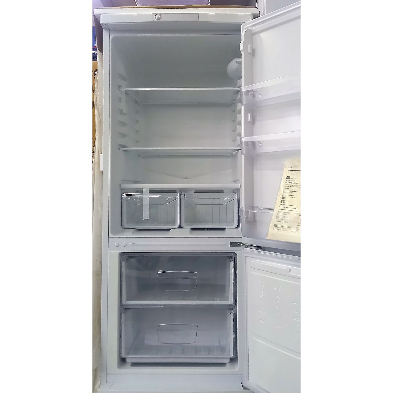 Холодильник двухкамерный Indesit 243 литра