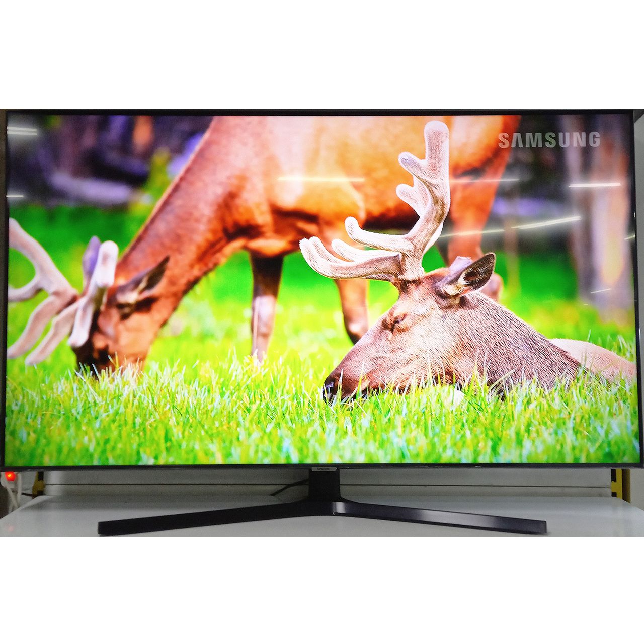 Телевизор Samsung 4K UHD 140 см