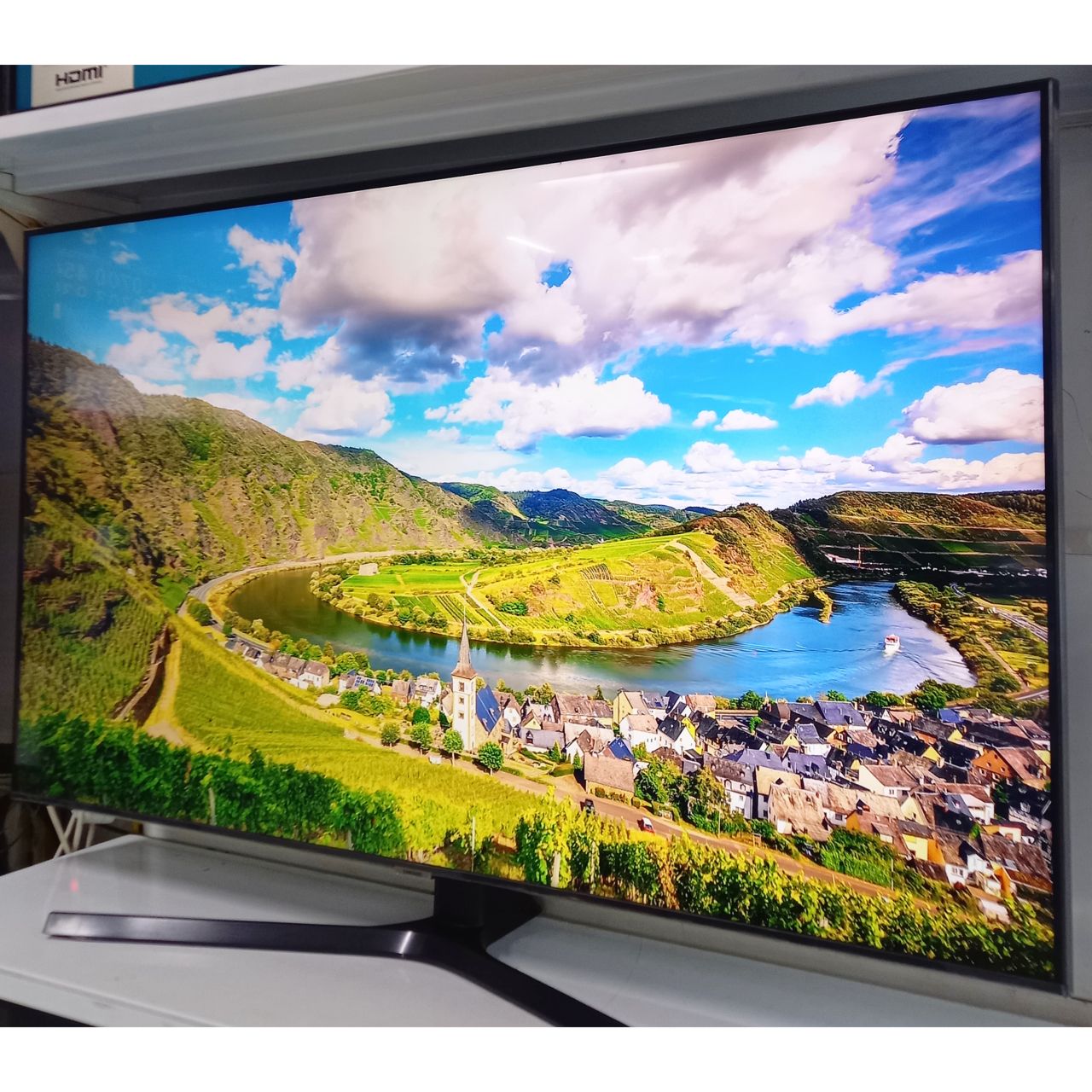 Телевизор Samsung 4K UHD 140 см