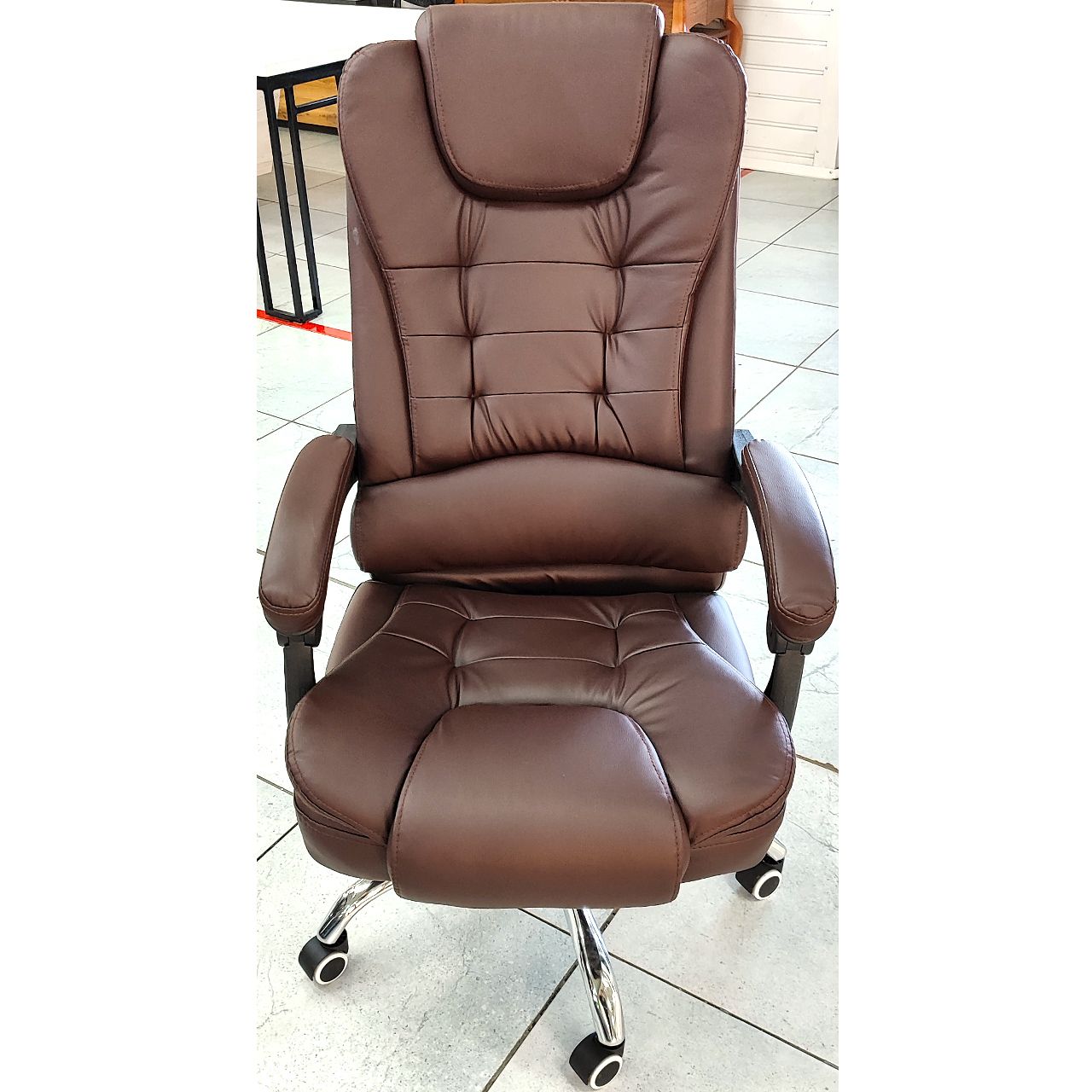 Кресло руководителя офисное «Делюкс» (коричневый)