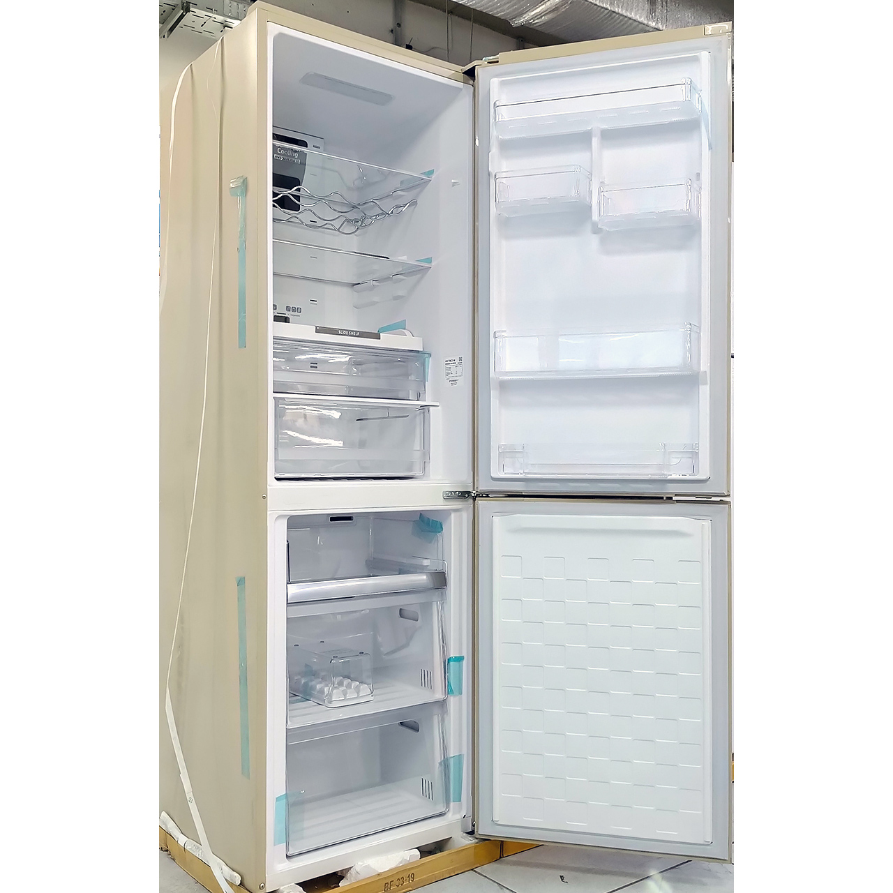 Холодильник двухкамерный Hitachi 320 литров
