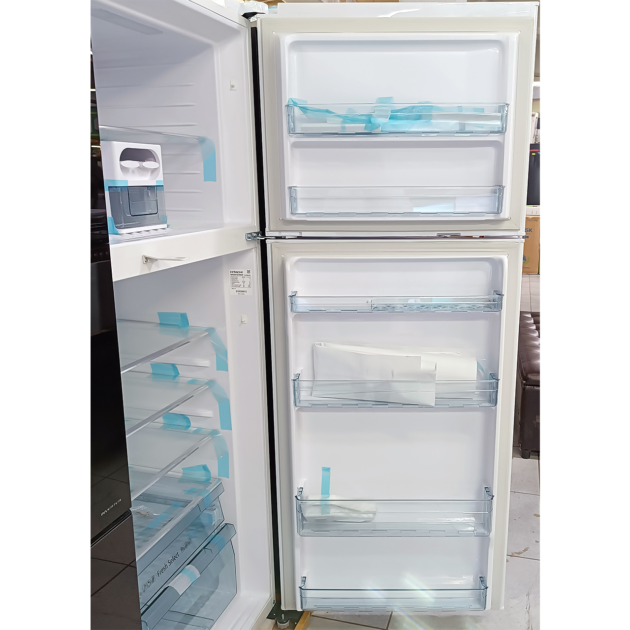 Холодильник двухкамерный Hitachi 450 литров
