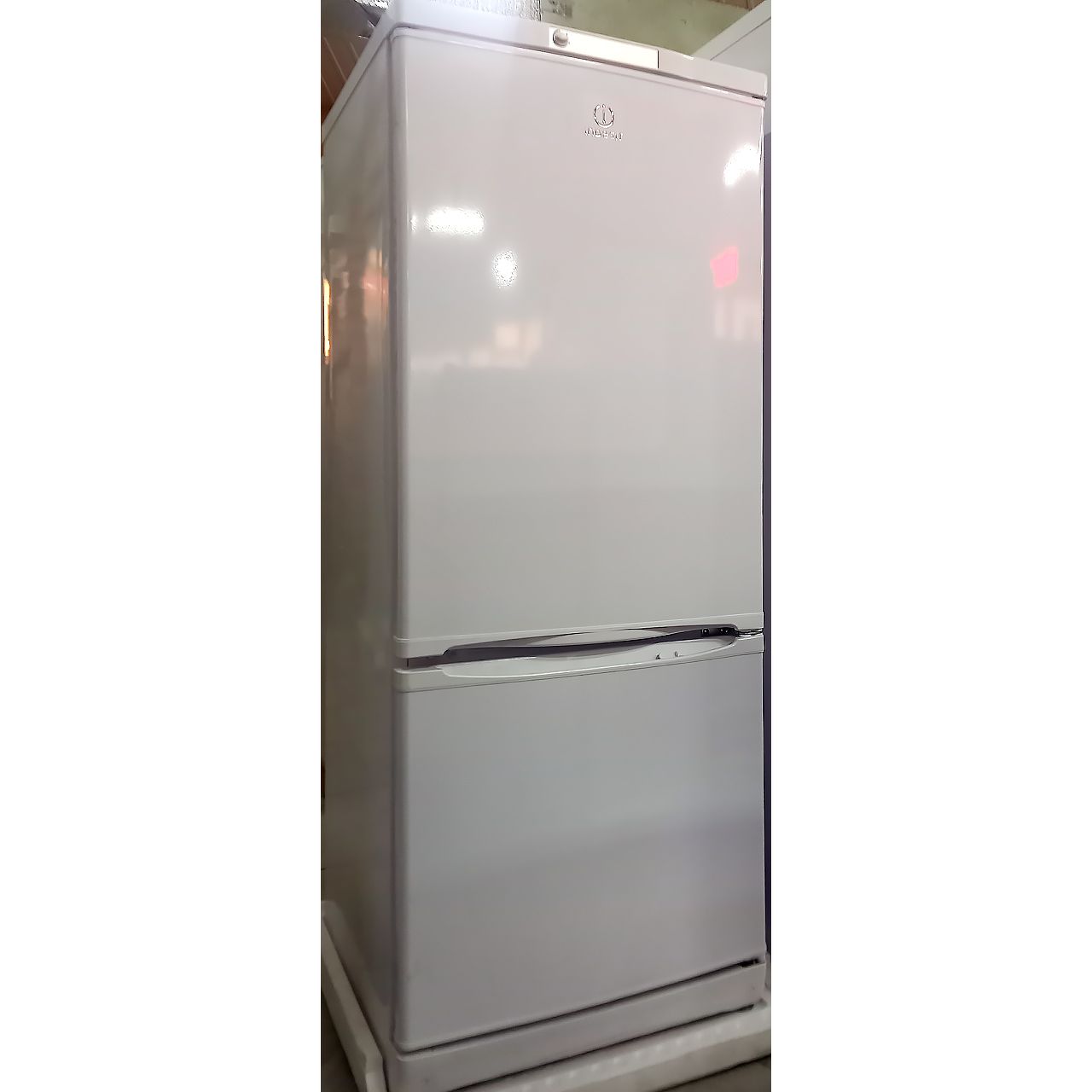 Холодильник двухкамерный Indesit 243 литра