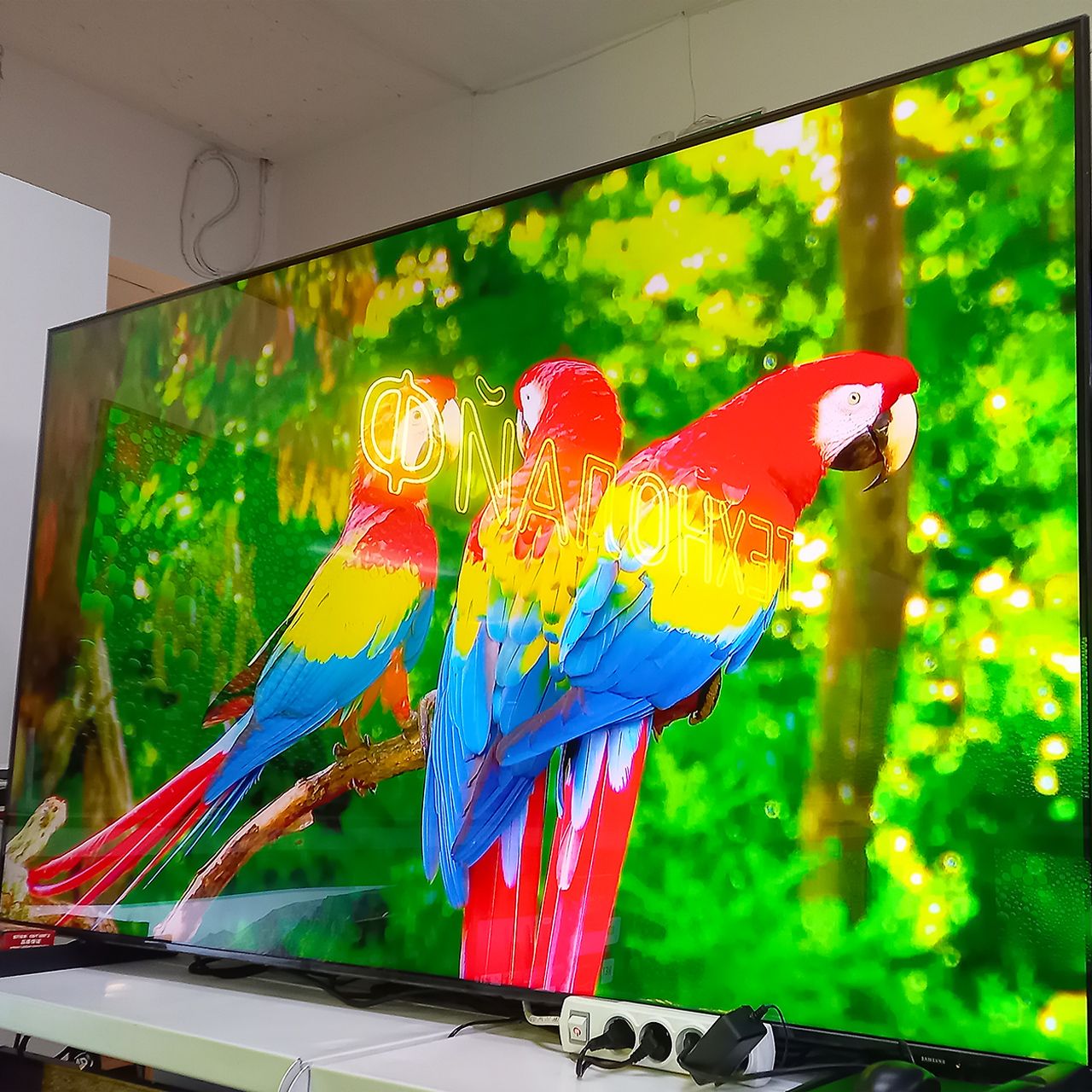 Телевизор Samsung 4K UHD 190 см