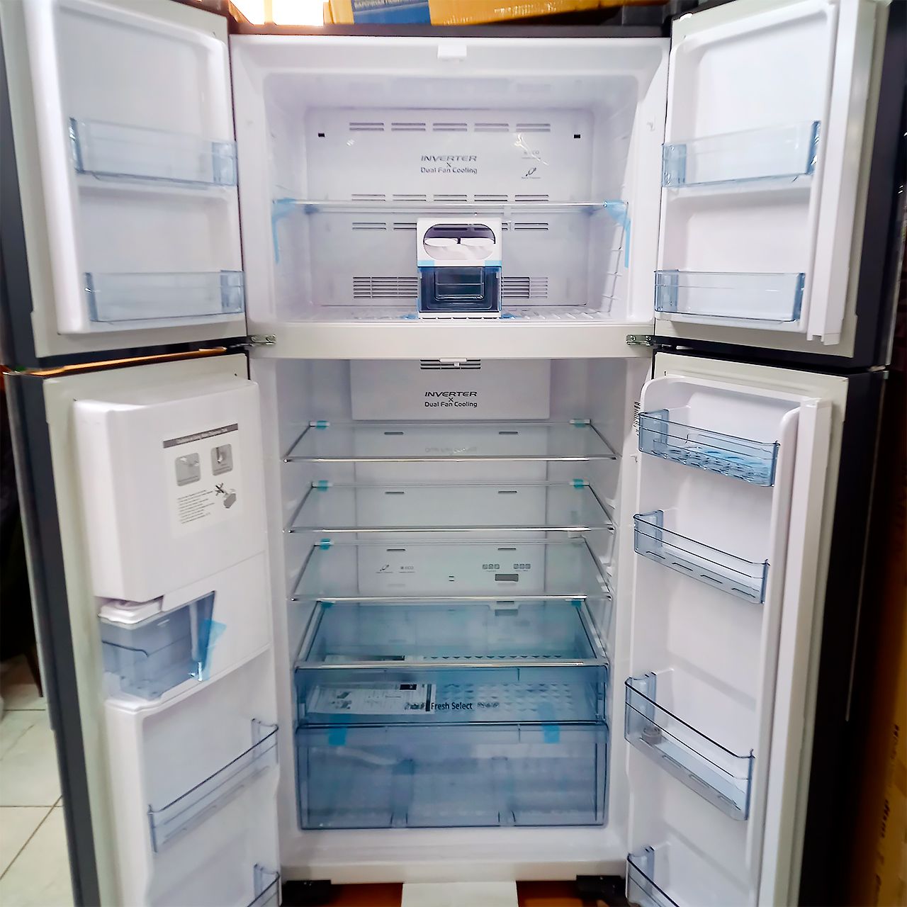 Холодильник двухкамерный Hitachi 550 литров (четырехдверный)