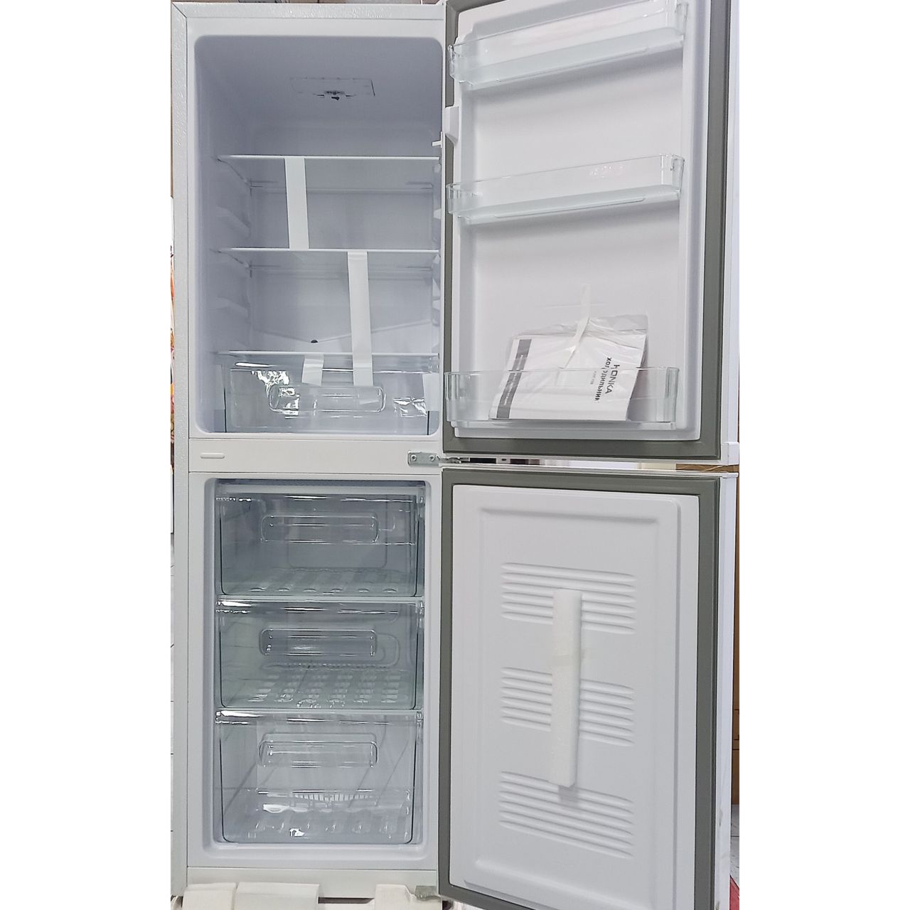 Холодильник двухкамерный Konka 184 литра