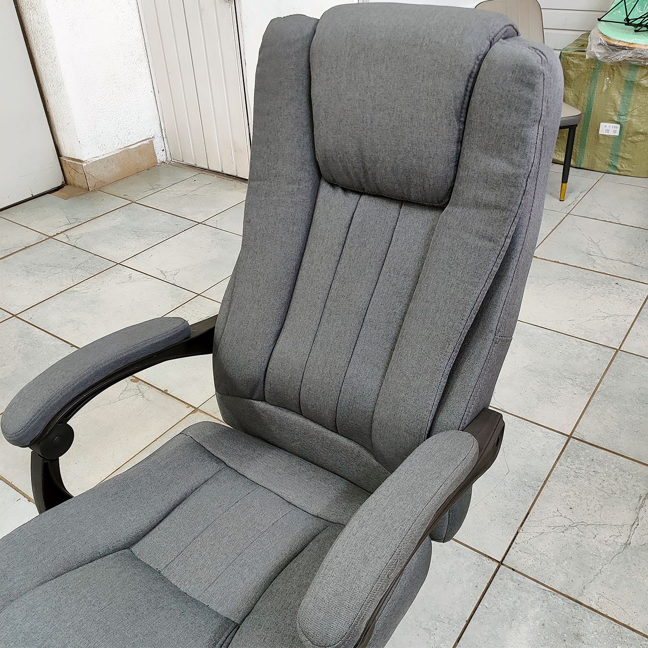 Кресло руководителя офисное Делюкс (серый)