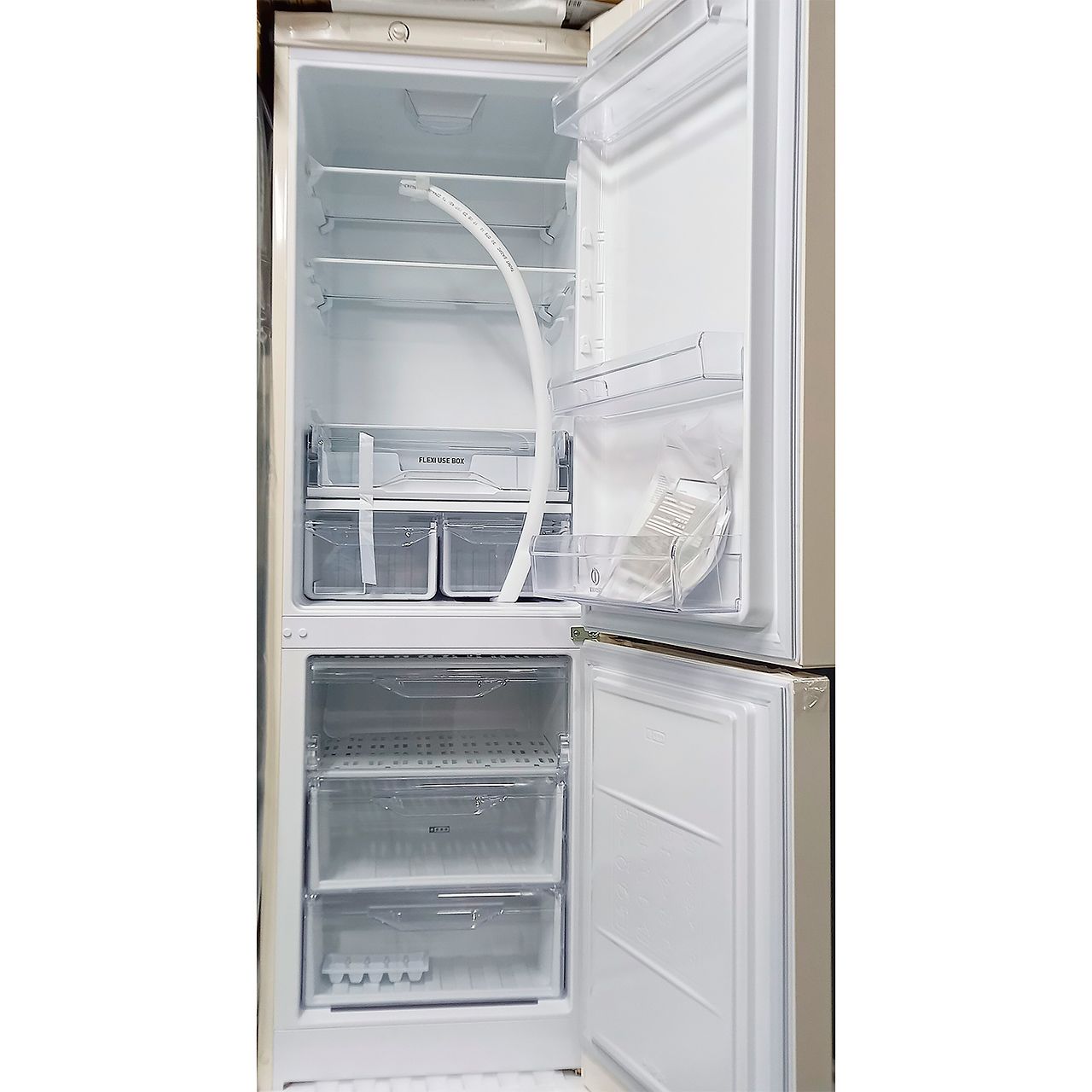 Холодильник двухкамерный Indesit 310 литров