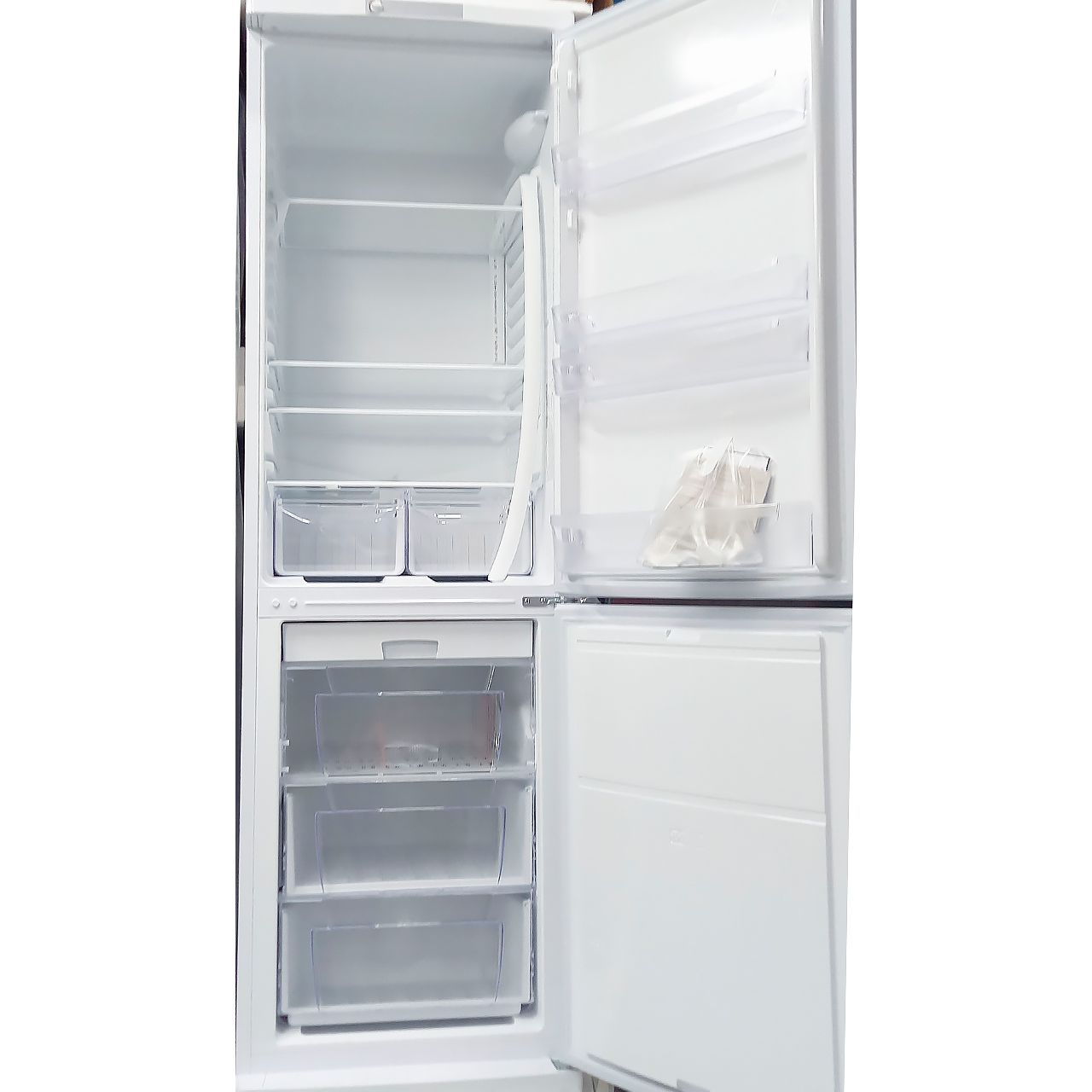 Холодильник двухкамерный Indesit 341 литр