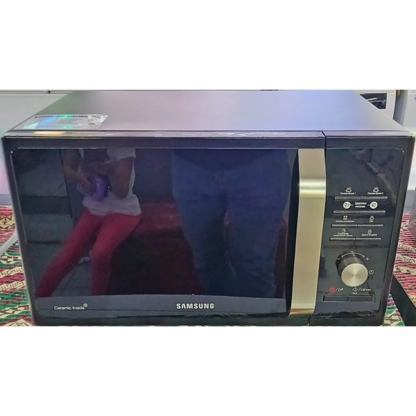 Микроволновка Samsung мощностью 800 Вт