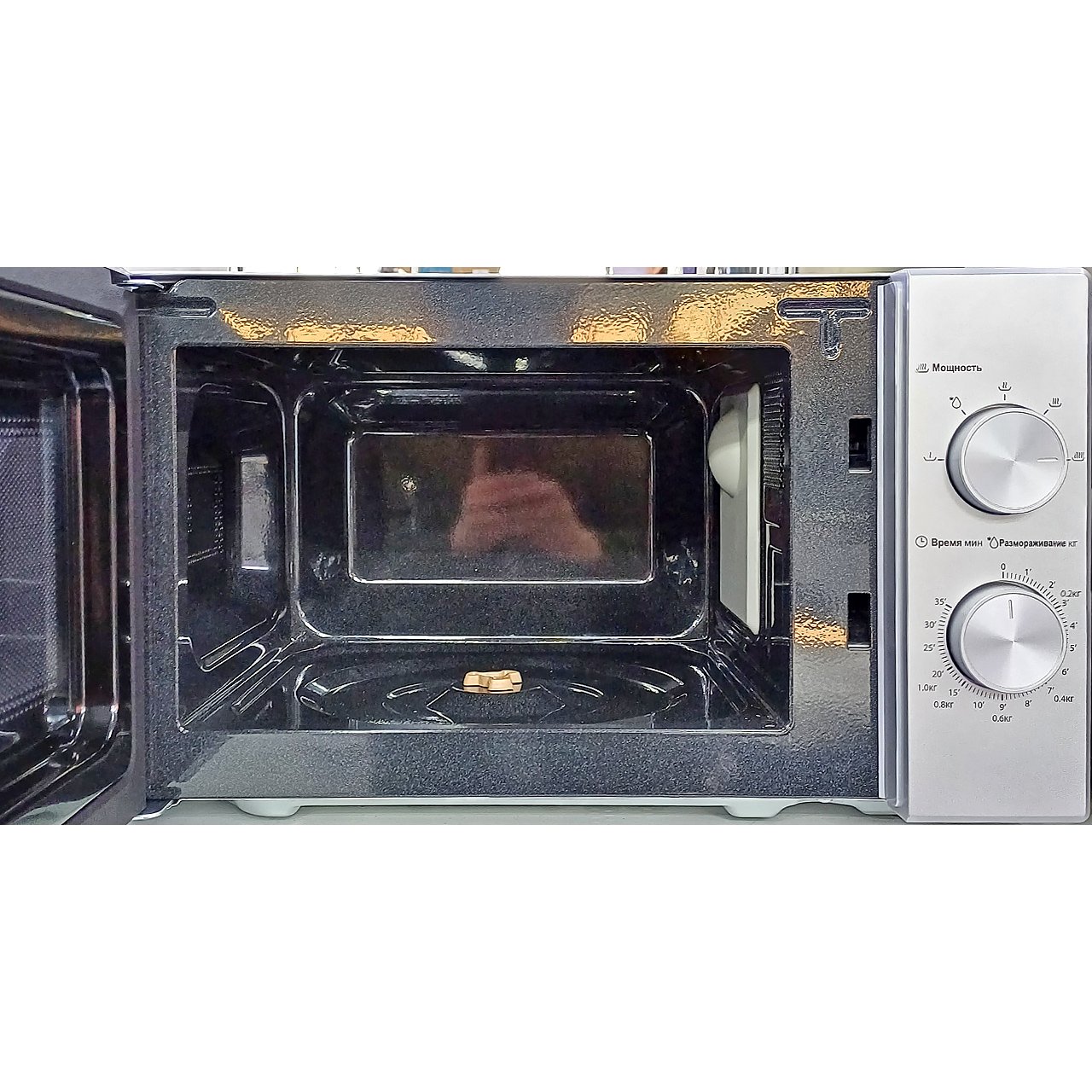 Микроволновка Midea мощностью 1050 Вт