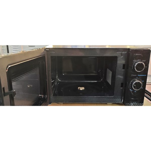 Микроволновка Midea мощностью 700 Вт